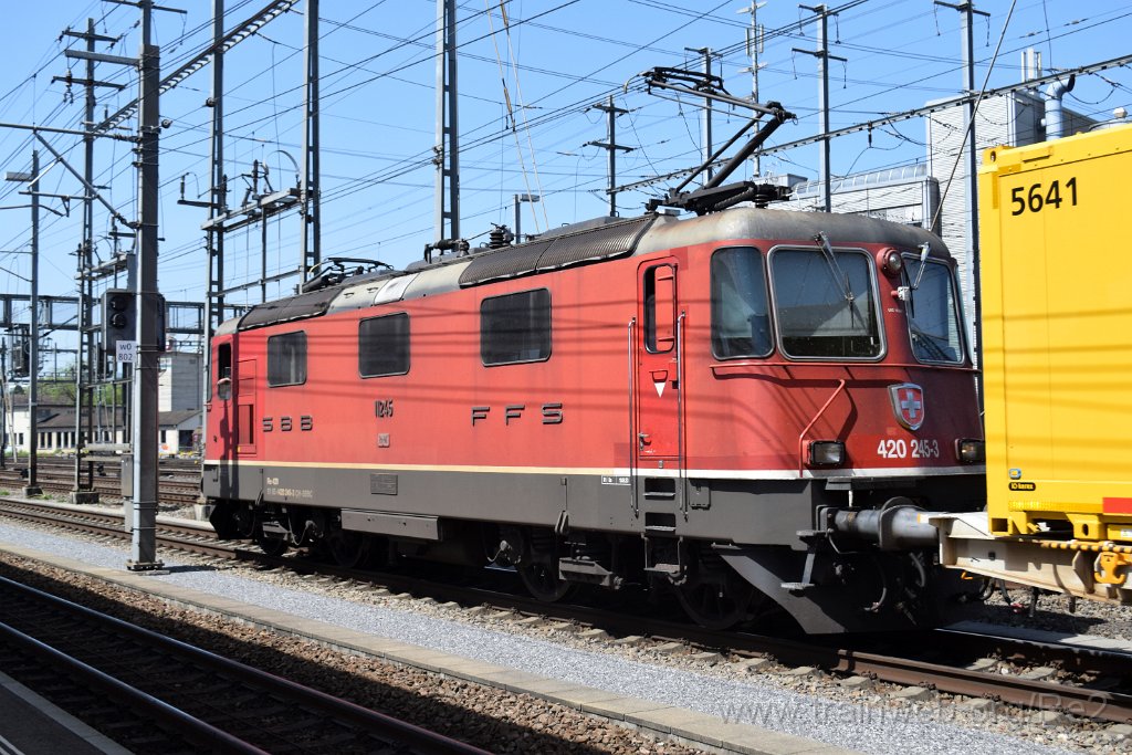9695-0018-020525.jpg - SBBC Re 4/4'' 11245 (Re 420.245-3)  (Re 91 85 4 420 245-3 CH-SBBC) / Aarau (Torfeld) 2.5.2025