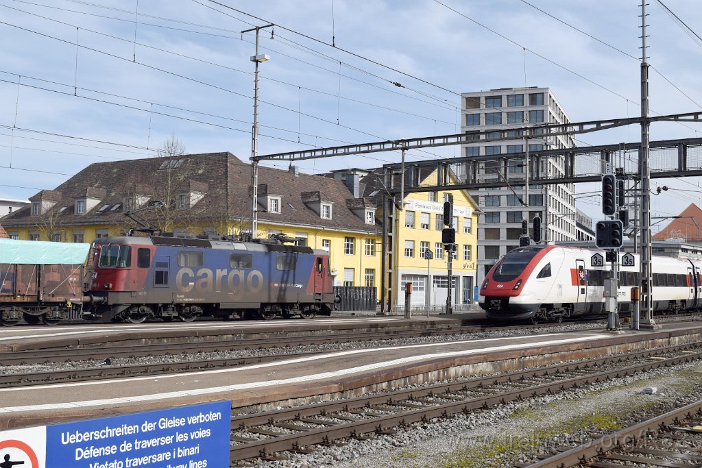 7293-0045-220221.jpg - SBBC Re 420.246-1 (Re 91 85 4 420 246-1 CH-SBBC) + SBB-CFF ICN RABe 500.043 / Bt ICN 94 85 2 500.043-6 ''Harald Szeemann'' (RABe 94 85 0 500 043-0 CH-SBB) / Lenzburg 22.2.2021