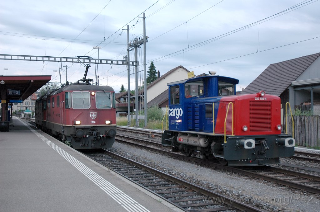 2136-0050-160611.jpg - SBB-CFF Re 4/4'' 11247 + SBB-CFF Re 4/4'' 11235 + SBBC Tm 232.102-4 / Hinwil 16.6.2011