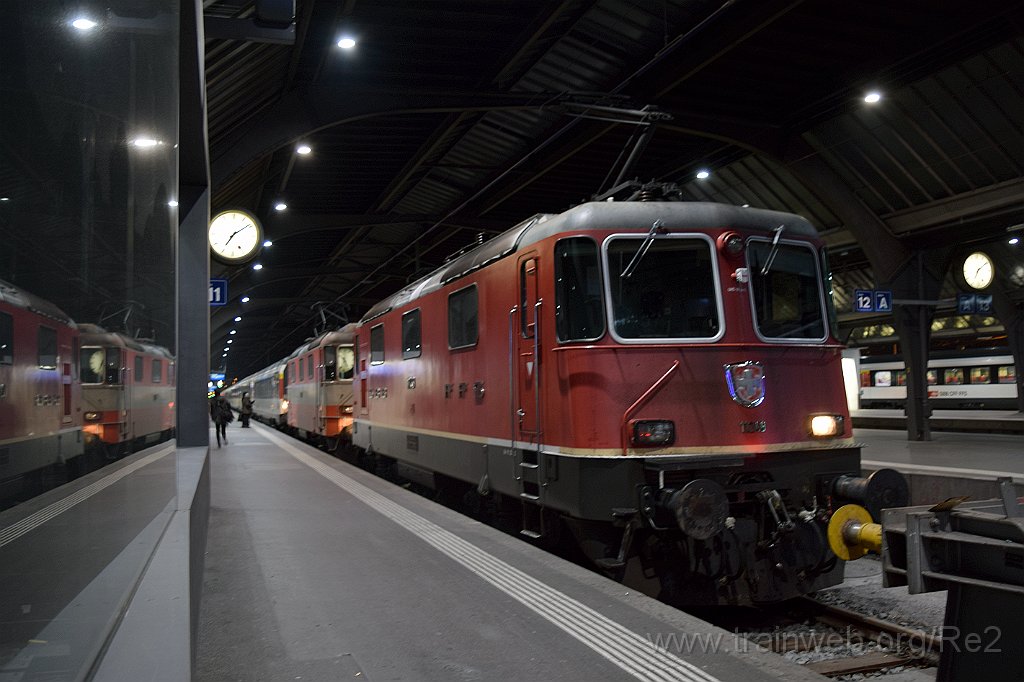3843-0043-100316.jpg - SBB-CFF Re 4/4'' 11249 + SBB-CFF Re 4/4'' 11108 (Re 420.108-3)  (Re 91 85 4 420 108-3 CH-SBB) / Zürich HB 10.3.2016