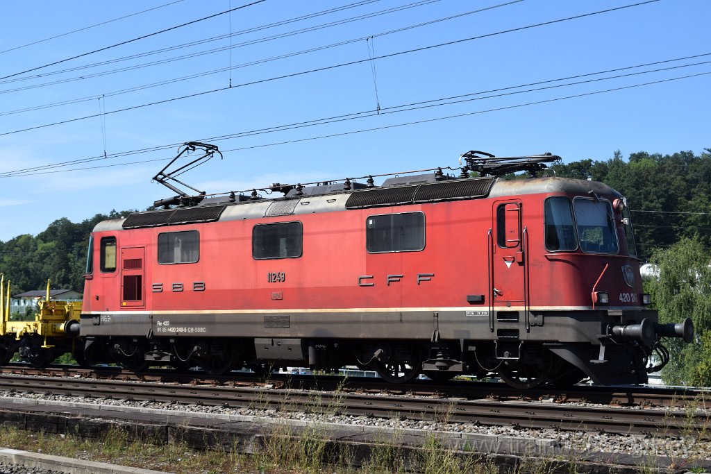 8110-0050-220722.jpg - SBBC Re 4/4'' 11249 (Re 420.249-5)  (Re 91 85 4 420 249-5 CH-SBBC) / Killwangen-Spreitenbach 22.7.2022