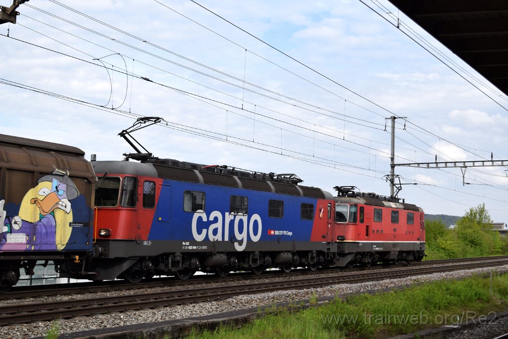 8490-0019-260423.jpg - SBBC Re 4/4'' 11249 (Re 420.249-5)  (Re 91 85 4 420 249-5 CH-SBBC) + SBBC Re 620.006-7 ''Turgi'' (Re 91 85 4 620 006-7 CH-SBBC) / Killwangen-Spreitenbach 26.4.2023