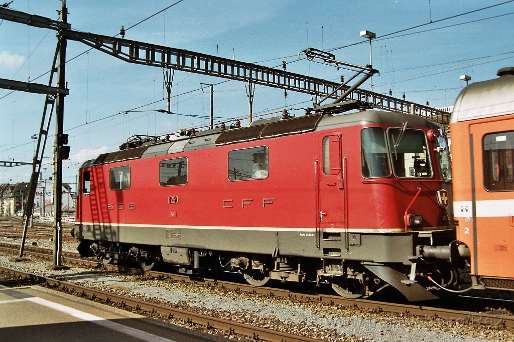 0994-0013.jpg - SBB-CFF Re 4/4'' 11250 / Zürich HB 3.10.2004