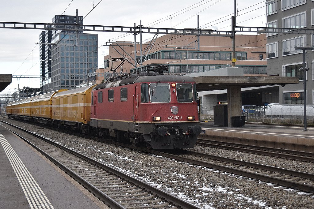 8926-0021-150124.jpg - SBBC Re 4/4'' 11250 (Re 420.250-3)  (Re 91 85 4 420 250-3 CH-SBBC) / Zürich-Altstetten 15.1.2024