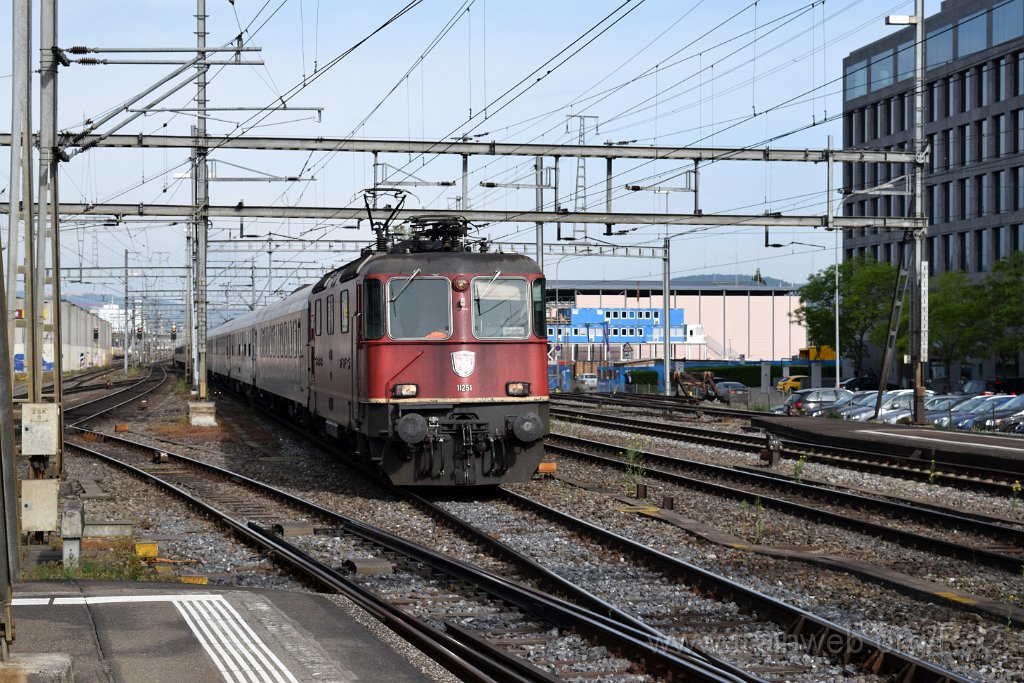 3886-0034-110516.jpg - SBB-CFF Re 4/4'' 11251 / Zürich-Altstetten 11.5.2016