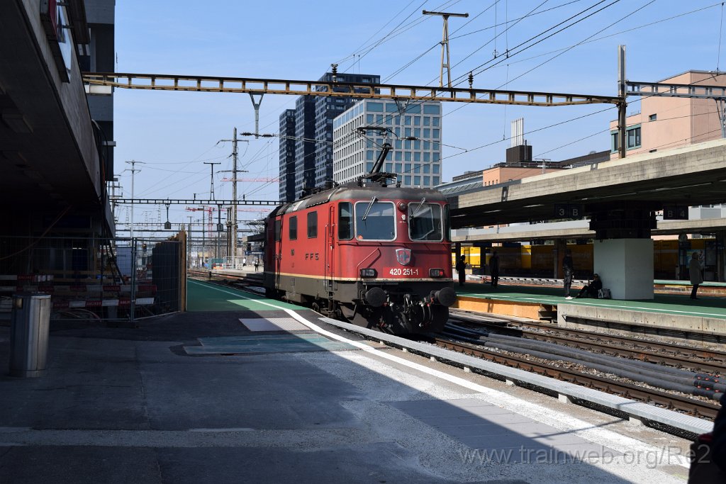 5373-0041-020419.jpg - SBBC Re 4/4'' 11251 (Re 420.251-1)  (Re 91 85 4 420 251-1 CH-SBBC) / Zürich-Altstetten 2.4.2019