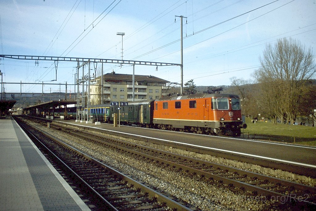 0796-0026.jpg - SBB-CFF Re 4/4'' 11252 / Dietikon 5.3.2000