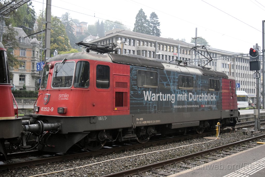10055-0041-011025.jpg - SBBC Re 420.252-9 ''Wartung mit Durchblick'' (Re 91 85 4 420 252-9 CH-SBBC) / St.Gallen HB 1.10.2025
