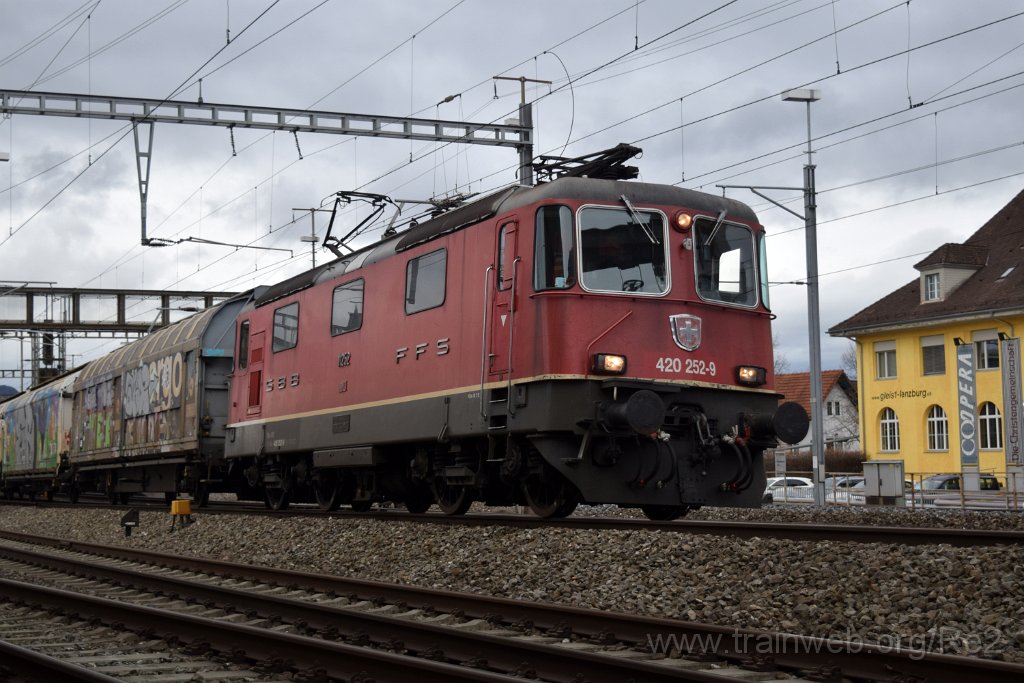 4811-0021-050118.jpg - SBBC Re 4/4'' 11252 (Re 420.252-9)  (Re 91 85 4 420 252-9 CH-SBBC) / Lenzburg 5.1.2018