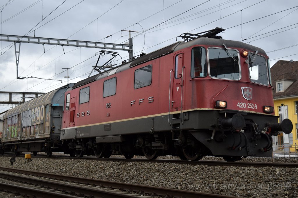4811-0023-050118.jpg - SBBC Re 4/4'' 11252 (Re 420.252-9)  (Re 91 85 4 420 252-9 CH-SBBC) / Lenzburg 5.1.2018