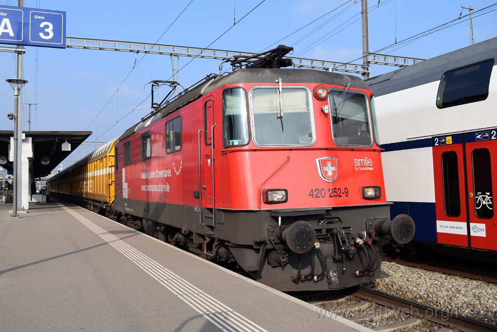 8404-0031-030323.jpg - SBBC Re 420.252-9 ''Smile'' (Re 91 85 4 420 252-9 CH-SBBC) / Effretikon 3.3.2023