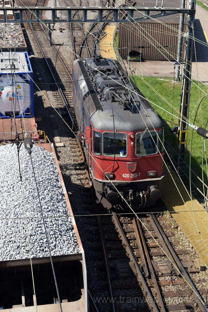 5422-0045-180419.jpg - SBBC Re 420.253-7 (Re 91 85 4 420 253-7 CH-SBBC) / RB Limmattal (Brücke Sandäckerstrasse) 18.4.2019