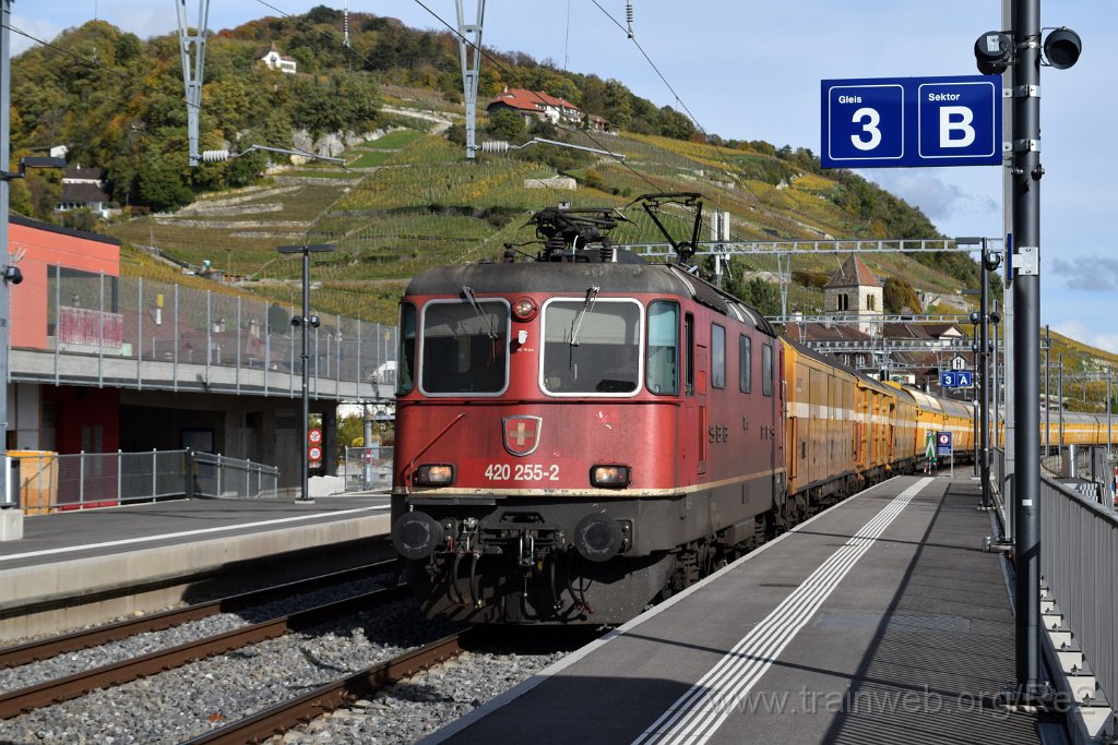 10096-0046-281025.jpg - SBBC Re 4/4'' 11255 (Re 420.255-2)  (Re 91 85 4 420 255-2 CH-SBBC) / Twann 28.10.2025