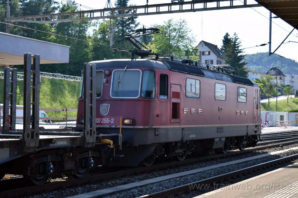 4985-0042-240518.jpg - SBBC Re 4/4'' 11255 (Re 420.255-2)  (Re 91 85 4 420 255-2 CH-SBBC) / Killwangen-Spreitenbach 24.5.2018