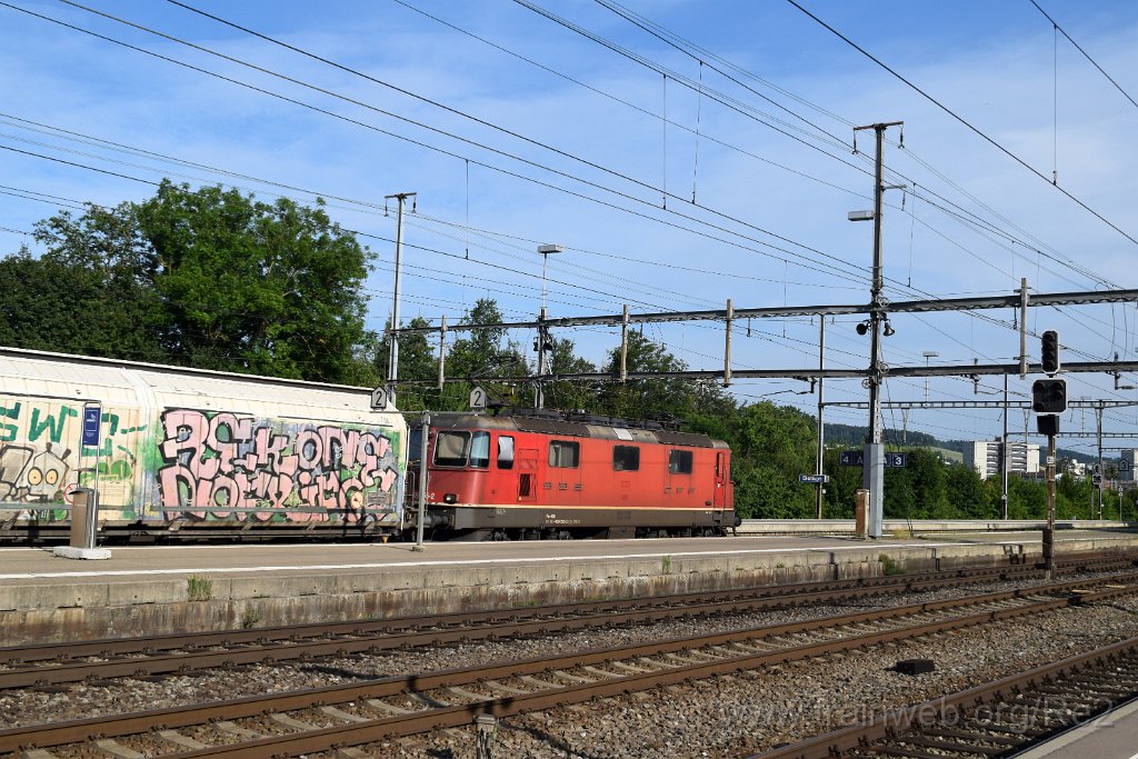 9238-0049-250724.jpg - SBBC Re 4/4'' 11255 (Re 420.255-2)  (Re 91 85 4 420 255-2 CH-SBBC) / Dietikon 25.7.2024