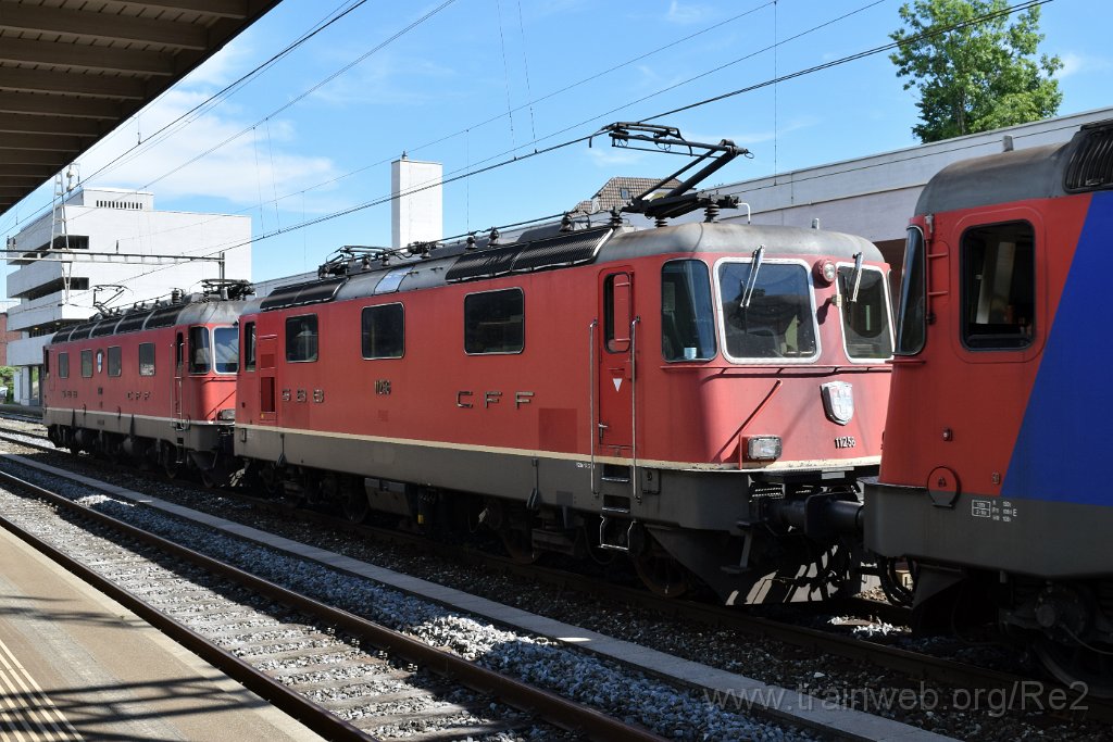 4015-0012-180716.jpg - SBB-CFF Re 4/4'' 11256 + SBB-CFF Re 6/6 11627 ''Luterbach-Attisholz'' / Killwangen-Spreitenbach 18.7.2016