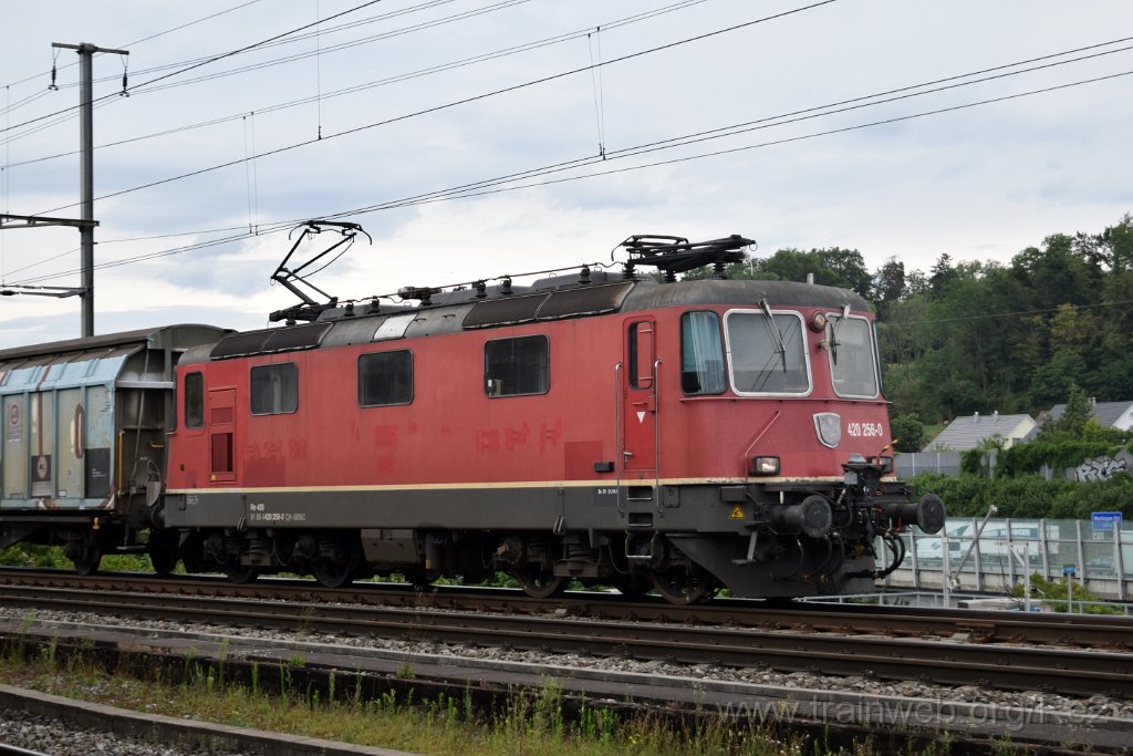 8709-0026-280723.jpg - SBBC Re 4/4'' 11256 (Re 420.256-0)  (Re 91 85 4 420 256-0 CH-SBBC) / Killwangen-Spreitenbach 28.7.2023