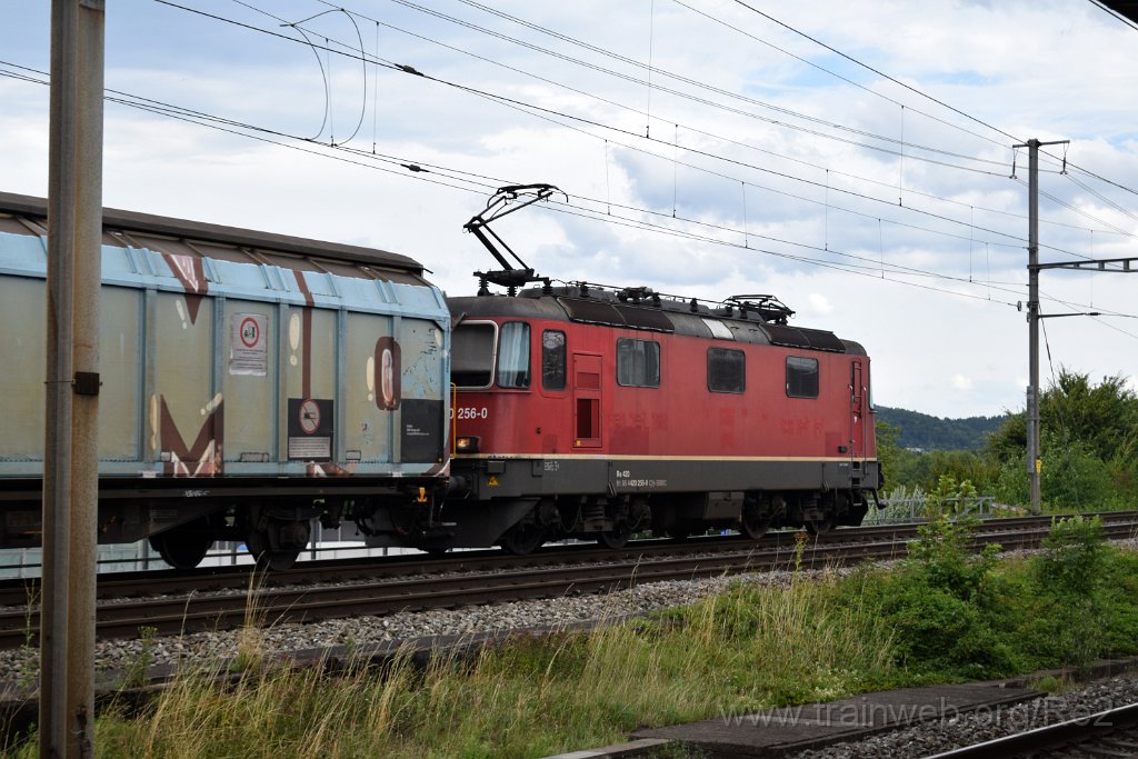 8709-0029-280723.jpg - SBBC Re 4/4'' 11256 (Re 420.256-0)  (Re 91 85 4 420 256-0 CH-SBBC) / Killwangen-Spreitenbach 28.7.2023
