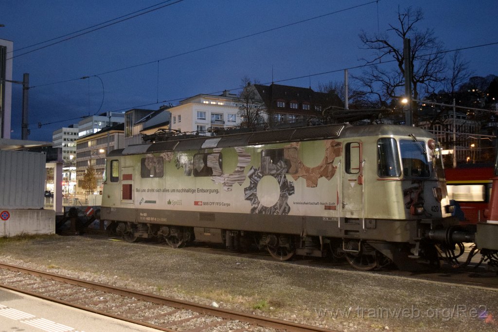 10143-0033-061225.jpg - SBBC Re 420.257-8 ''Nachhaltige Entsorgung'' (Re 91 85 4 420 257-8 CH-SBBC) / St.Gallen HB 6.12.2025