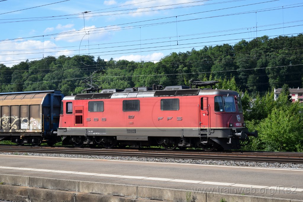 4541-0002-170717.jpg - SBBC Re 4/4'' 11257 (Re 420.257-8)  (Re 91 85 4 420 257-8 CH-SBBC) / Killwangen-Spreitenbach 17.7.2017