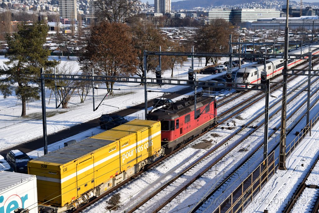 4329-0042-060117.jpg - DBAG ICE 401.087-2 ''Mühldorf am Inn'' + SBB-CFF Re 4/4'' 11258 / Zürich-Mülligen (Hermetschloobrücke) 6.1.2017