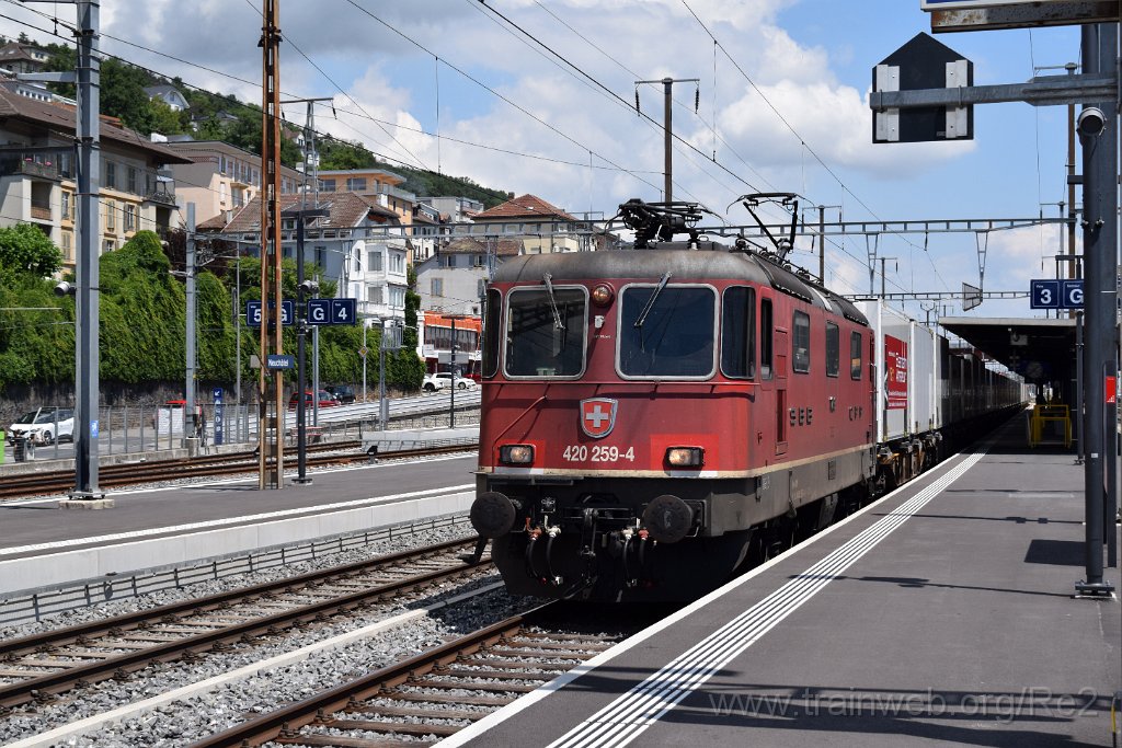 8073-0032-290622.jpg - SBBC Re 4/4'' 11259 (Re 420.259-4)  (Re 91 85 4 420 259-4 CH-SBBC) / Neuchâtel 29.6.2022