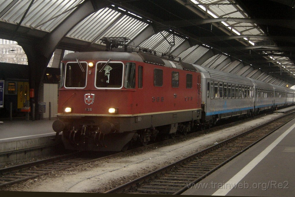 0998-0036-111204.jpg - SBB-CFF Re 4/4'' 11260 / Zürich HB 11.12.2004