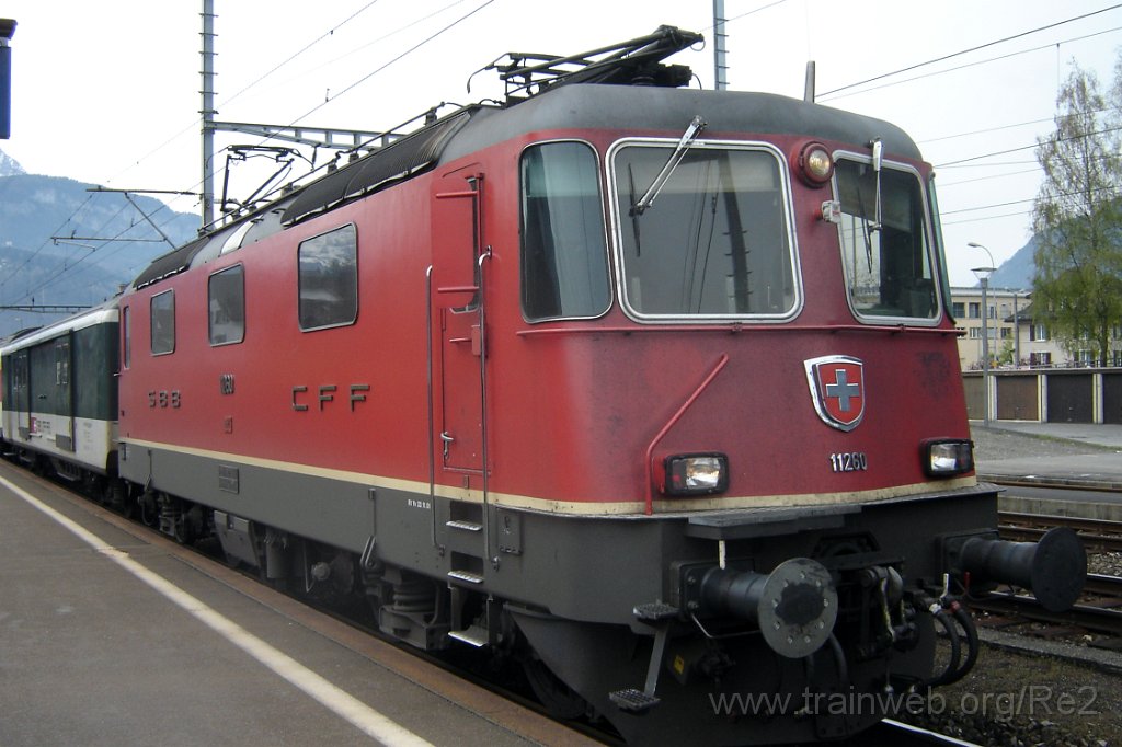 1036-0025-240405.jpg - SBB-CFF Re 4/4'' 11260 / Brunnen 24.4.2005