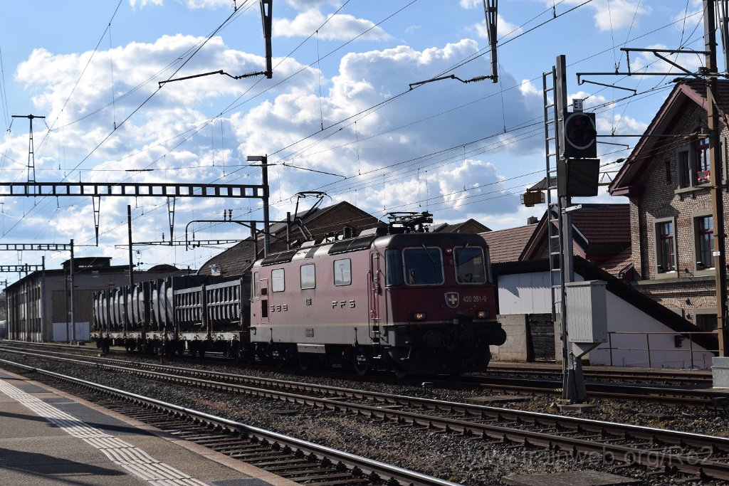 8472-0036-170423.jpg - SBBC Re 4/4'' 11261 (Re 420.261-0)  (Re 91 85 4 420 261-0 CH-SBBC) / Burgdorf 17.4.2023