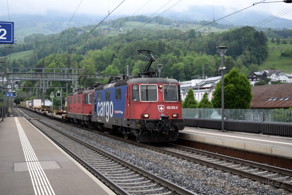 8553-0014-200523.jpg - SBBC Re 420.262-8 (Re 91 85 4 420 262-8 CH-SBBC) + SBBC Re 4/4'' 11264 (Re 420.264-4)  (Re 91 85 4 420 264-4 CH-SBBC) / Steinen 20.5.2023