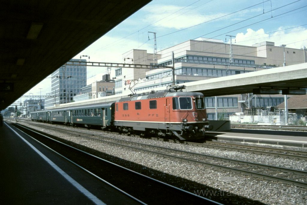 0989-0030.jpg - SBB-CFF Re 4/4'' 11263 / Zürich-Altstetten 29.8.2004