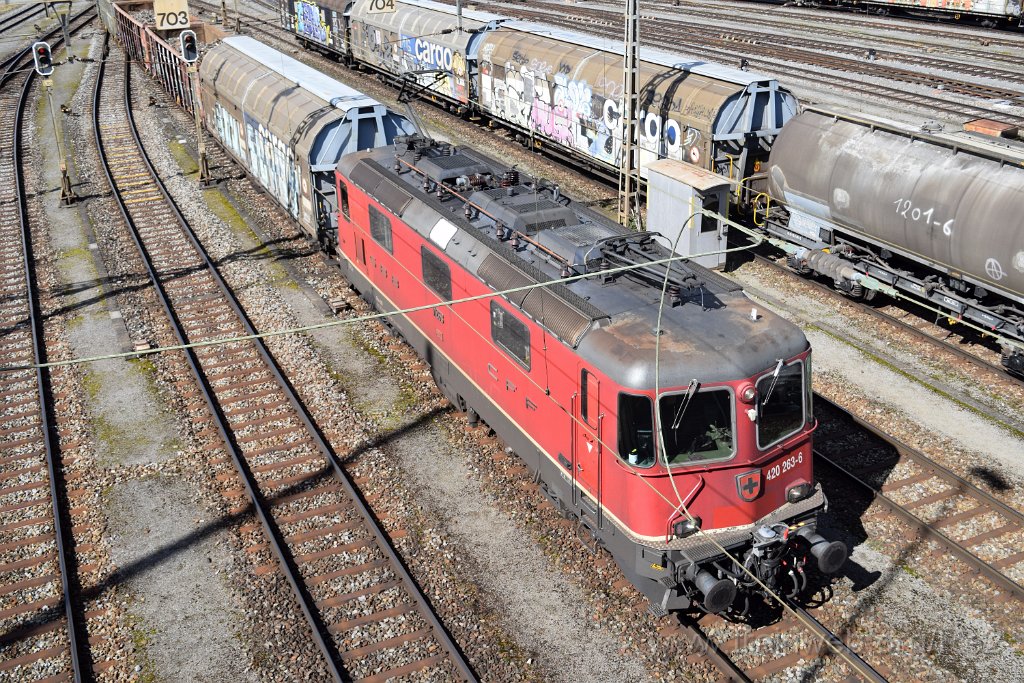 8430-0050-150323.jpg - SBBC Re 4/4'' 11263 (Re 420.263-6)  (Re 91 85 4 420 263-6 CH-SBBC) / Spreitenbach (Brücke Furttalstrasse) 15.3.2023