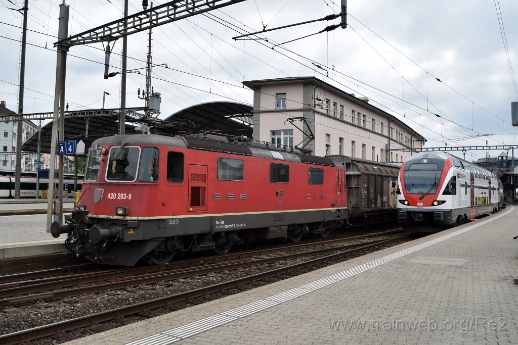 8575-0030-250523.jpg - SBBC Re 4/4'' 11263 (Re 420.263-6)  (Re 91 85 4 420 263-6 CH-SBBC) + SBB-CFF RABe 511.015 / Bt 94 85 6 511.015-2 (94 85 0 511 015-5 CH-SBB) / Olten 25.5.2023