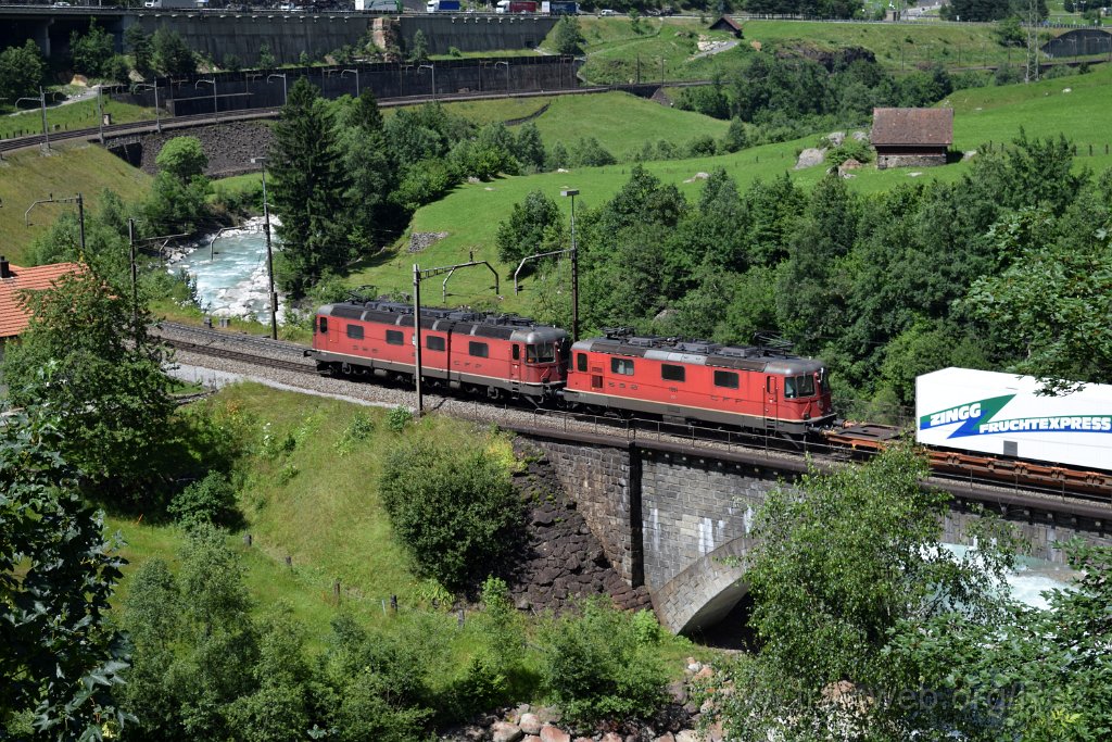 3983-0026-070716.jpg - SBB-CFF Re 6/6 11609 ''Uzwil'' + SBB-CFF Re 4/4'' 11264 / Wassen (Wattingerbrücke) 7.7.2016