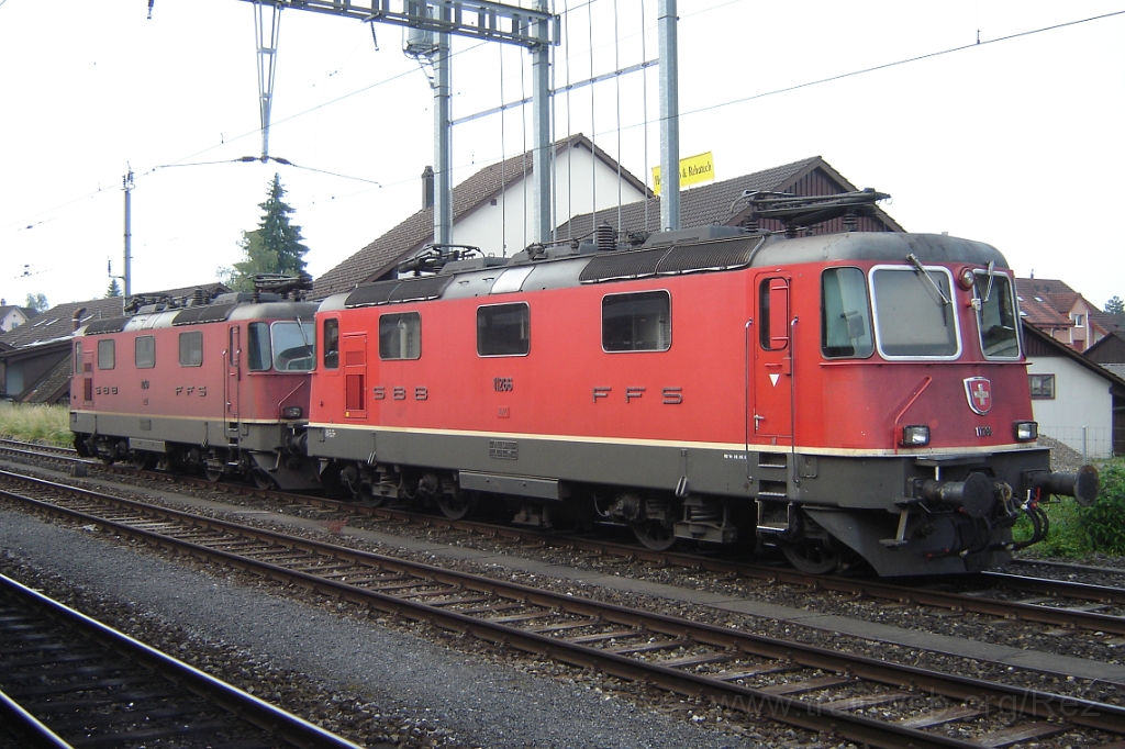 1345-0032-050607.jpg - Re 4/4" 11266 + 11249 / Hinwil 5.6.2007