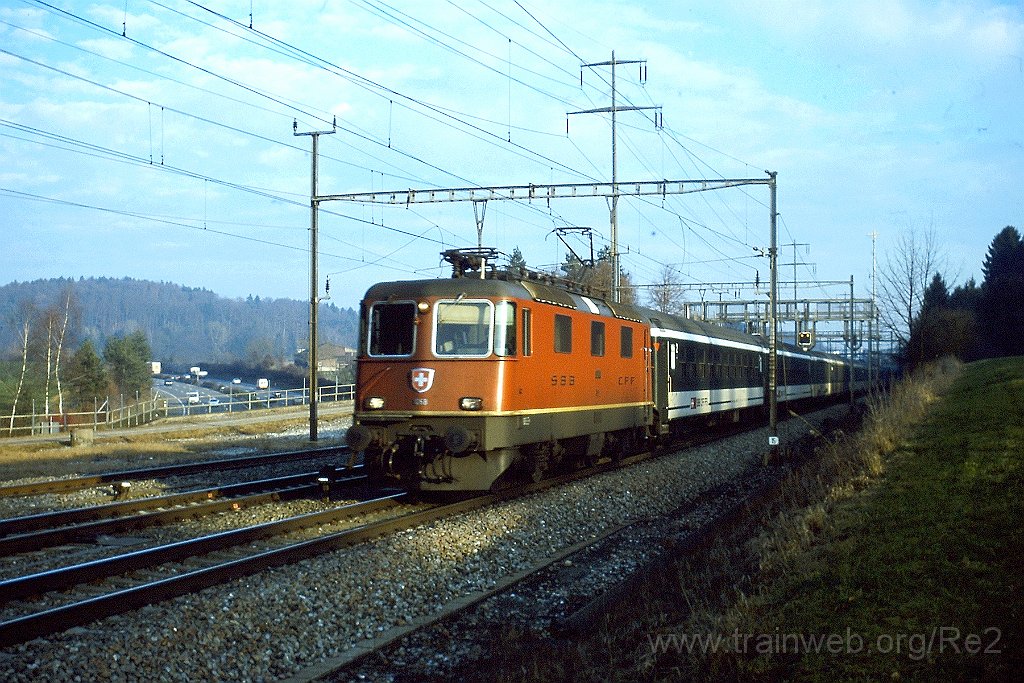 0873-0010.jpg - SBB-CFF Re 4/4'' 11268 / Effretikon (Hürlistein) 18.1.2001