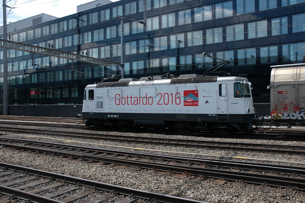 3607-0006-190615.jpg - SBBC Re 420.268-5 ''Gottardo 2016'' / Olten (Fachhochschule Nordwestschweiz) 19.6.2015