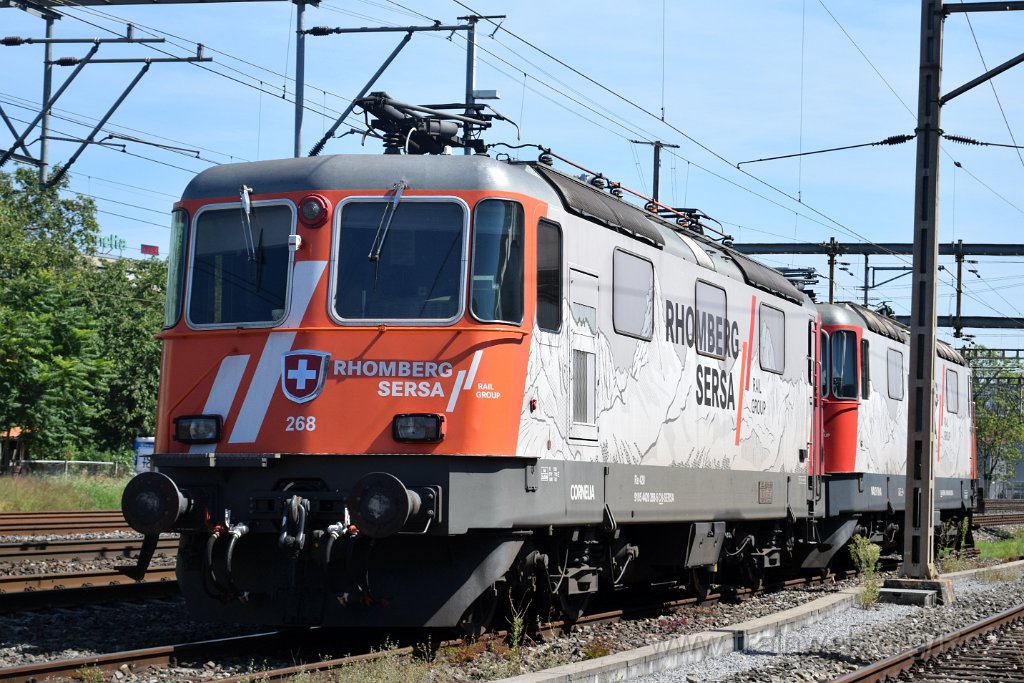 9978-0043-250825.jpg - Sersa Re 420.268-5 ''Cornelia'' (Re 91 85 4 420 268-5 CH-SERSA) + Sersa Re 420.503-5 ''Valentina'' (Re 91 85 4 420 503-5 CH-SERSA) / Schlieren (Grabenstrasse) 25.8.2025