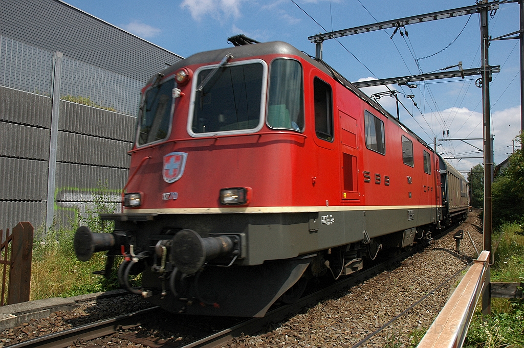 1928-0038-150710.jpg - Re 4/4" 11270 / Zürich-Seebach 15.7.2010