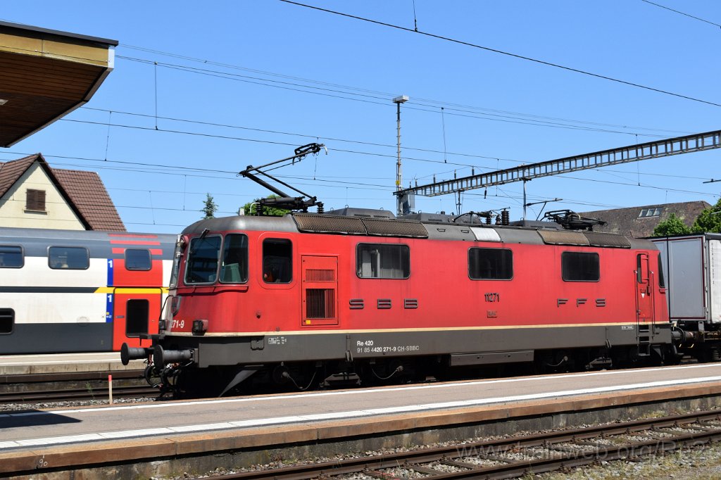 8645-0009-310523.jpg - SBBC Re 4/4'' 11271 (Re 420.271-9)  (Re 91 85 4 420 271-9 CH-SBBC) / Lenzburg 31.5.2023