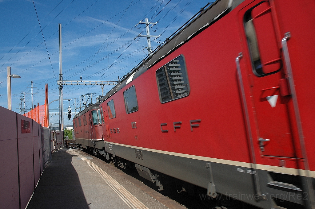 2393-0042-140512.jpg - Re 4/4''' 11357 + 11272 "100. Klimaanlage eingebaut im IW Biel" / Zürich-Oerlikon 14.5.2012