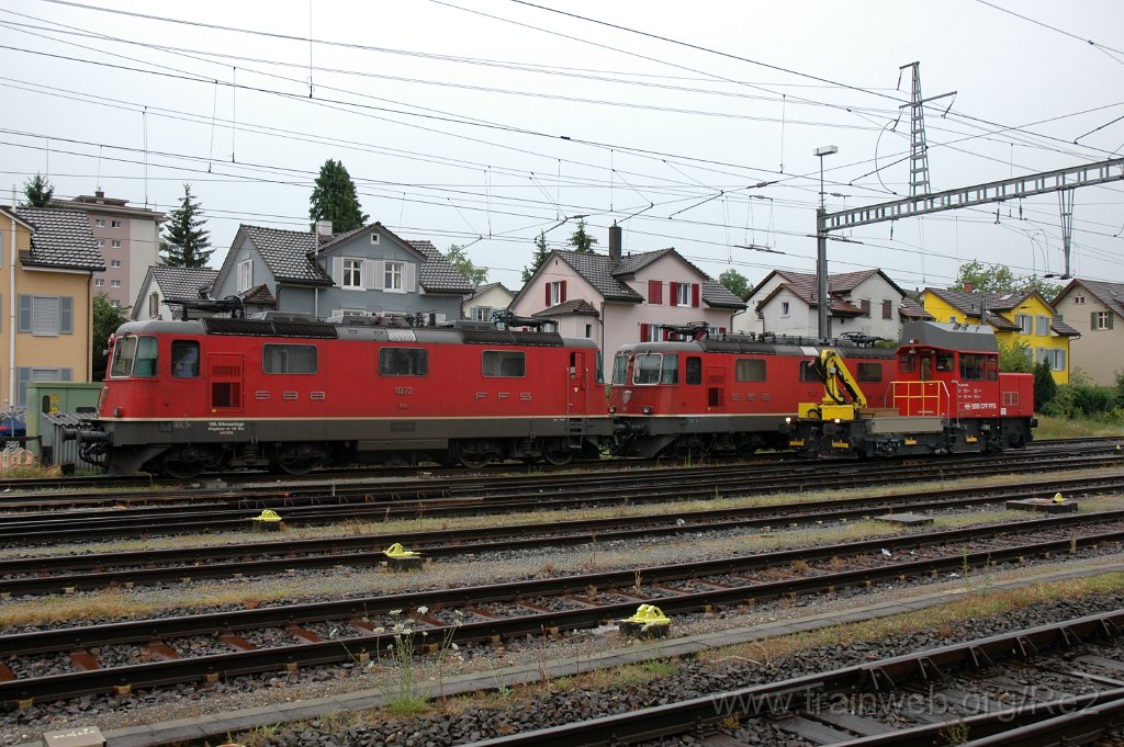 2876-0010-290713.jpg - SBB-CFF Re 4/4'' 11272 ''100. Klimaanlage eingebaut im IW Biel'' + SBB-CFF Re 4/4'' 11247 + SBB-CFF Tm 234.079-2 / Wil 29.7.2013