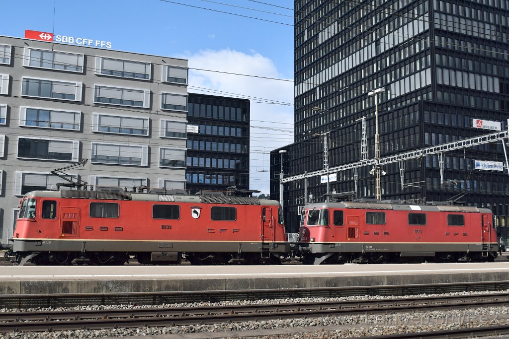 4496-0015-060617.jpg - SBBC Re 4/4'' 11273 (Re 420.273-5)  (Re 91 85 4 420 273-5 CH-SBBC) + SBB-CFF Re 4/4'' 11239 ''Porrentruy'' / Zürich-Altstetten 6.6.2017