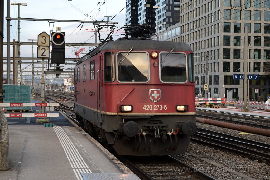 5235-0035-131218.jpg - SBBC Re 4/4'' 11273 (Re 420.273-5)  (Re 91 85 4 420 273-5 CH-SBBC) / Zürich-Altstetten 13.12.2018