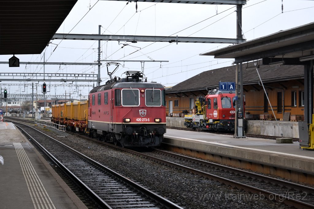 8426-0046-140323.jpg - SBBC Re 4/4'' 11273 (Re 420.273-5)  (Re 91 85 4 420 273-5 CH-SBBC) + SBBI Tm 234.426-5 (Tm 98 85 5 234 426-5 CH-SBBI) / Wil 14.3.2023