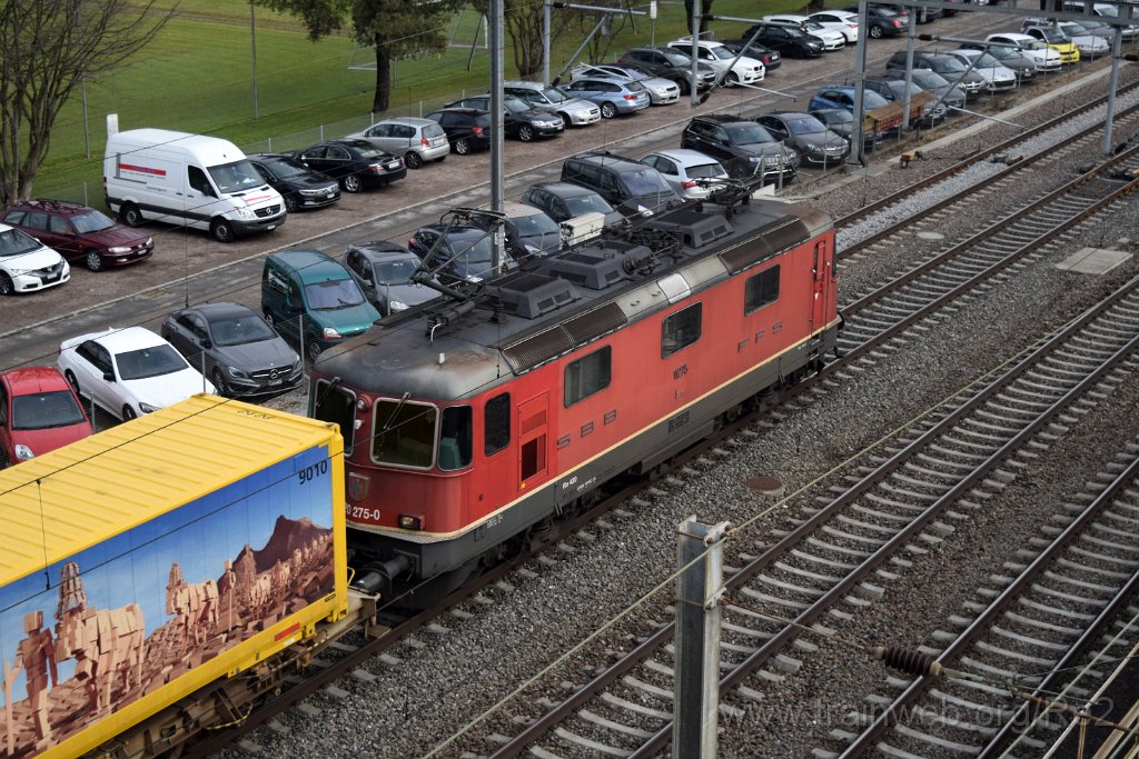 4354-0035-020217.jpg - SBBC Re 4/4'' 11275 (Re 420.275-0)  (Re 91 85 4 420 275-0 CH-SBBC) / Zürich-Mülligen (Hermetschloobrücke) 2.2.2017