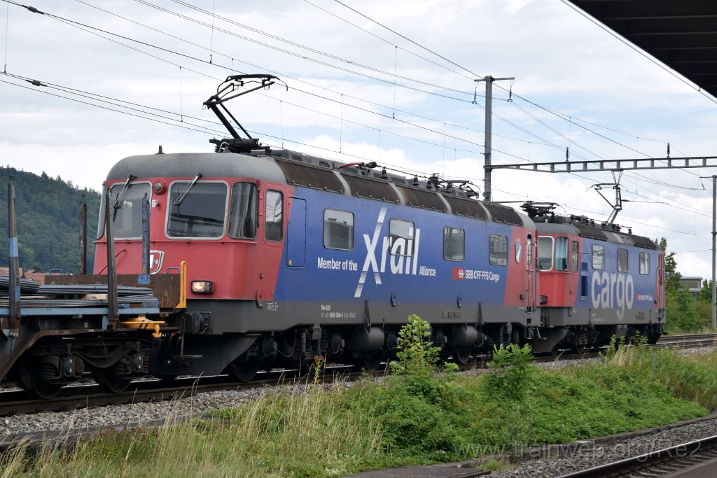 8711-0014-280723.jpg - SBBC Re 420.275-0 (Re 91 85 4 420 275-0 CH-SBBC) + SBBC Re 620.088-5 ''Linthal / X-Rail Alliance'' (Re 91 85 4 620 088-5 CH-SBBC) / Killwangen-Spreitenbach 28.7.2023