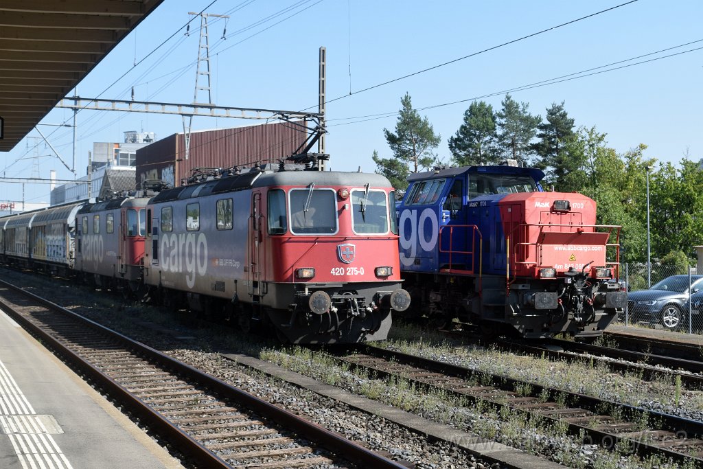 9942-0042-110825.jpg - SBBC Re 420.275-0 (Re 91 85 4 420 275-0 CH-SBBC) + SBBC Re 420.253-7 ''Letzte Lok mit RT12 bei SBB Cargo'' (Re 91 85 4 420 253-7 CH-SBBC) + SBBC Am 843.065-4 (Am 98 85 5 843 065-4 CH-SBBC) / Killwangen-Spreitenbach 11.8.2025