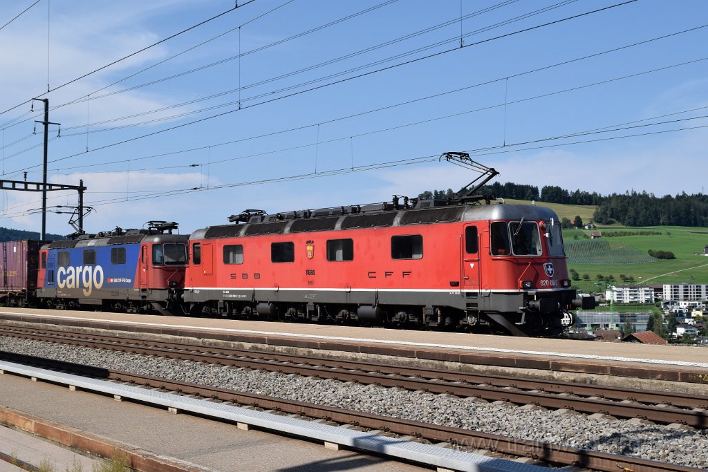 5718-0017-290819.jpg - SBBC Re 6/6 11680 (Re 620.080-2)  ''Möhlin'' (Re 91 85 4 620 080-2 CH-SBBC) + SBBC Re 420.276-8 (Re 91 85 4 420 276-8 CH-SBBC) / Immensee 29.8.2019