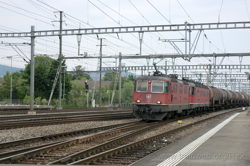 1948-0002-220710.jpg - SBB-CFF Re 4/4'' 11277 + SBB-CFF Re 6/6 11610 ''Spreitenbach'' / Aarau 22.7.2010
